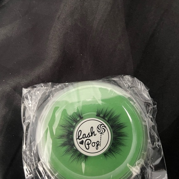 Natural Wispy Medium Plus Volume Lash ‘$o Money’ by Lash Pop Lashes - Picture 4 of 8